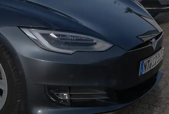 Tesla Karosserie Celle Reparatur